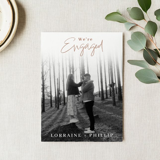 Convite Foto suave Engajamento com toque manuscrito (Full Photo with white Gradient & Handwritten Script Engagement Party Invitation. With couples names.)