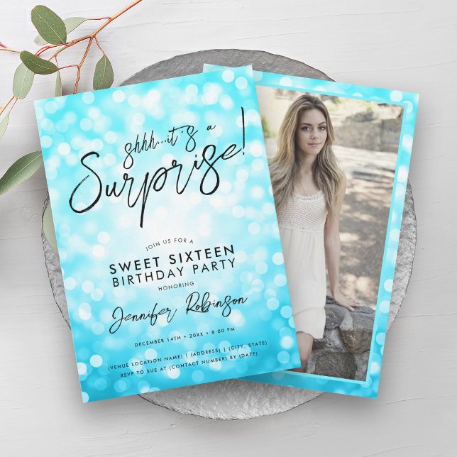 Convite Foto Surpresa das Luzes Turquesas Modernas 16 (Modern Turquoise Lights Photo Surprise Sweet 16 Invitation)