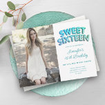 Convite Foto: Teal Turquoise White Balloons Doce 16<br><div class="desc">Elegante Doce Dezesseis Convite de aniversário com balões de aniversário de Teal Turquoise,  um espaço personalizado para fotografia e uma tipografia moderna.</div>