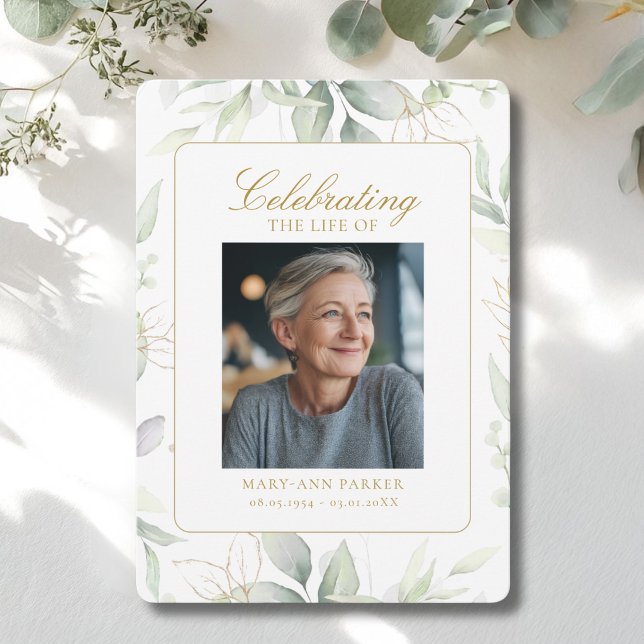 Convite Fotografia Funerária "Celebração da Vida" com Verd (Greenery Eucalyptus "Celebration of Life" Photo Funeral Invitation)