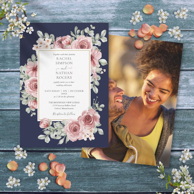 Convite Fotos de casamento douradas florais rosa em azul m (Navy Blue Dusty Rose Floral Gold Wedding Photo Invitation)