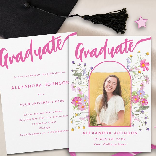 Convite Fotos de Graduada Floral Rosa Script Festa de Form (Wildflower boho arch graduate photo hot pink script Graduation party invitation watercolor florals)