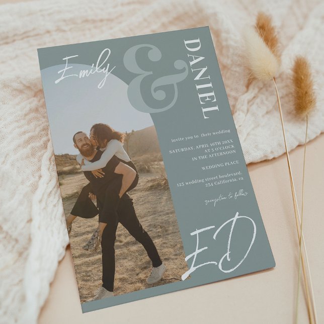 Convite Fotos em negrito nome script Arch Sage Green Casad (Photos bold names script arch sage green wedding invitation)