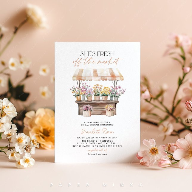 Convite Fresco do Chá de panela do mercado mais rápido (She's Fresh off The Market! Peach Flower Stand Farmer's Market Bridal Shower Invitation)