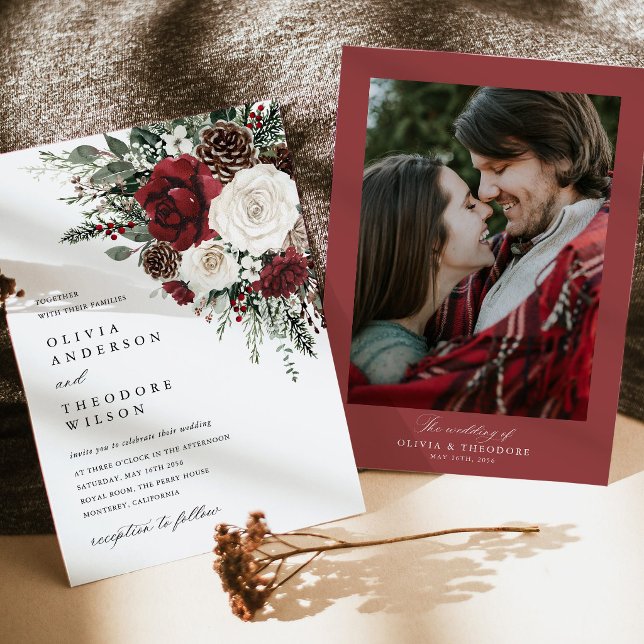 Convite Fundo de casamento floral de inverno Borgonha (Burgundy winter floral photo wedding invitation with photo back elegant holiday invitation)