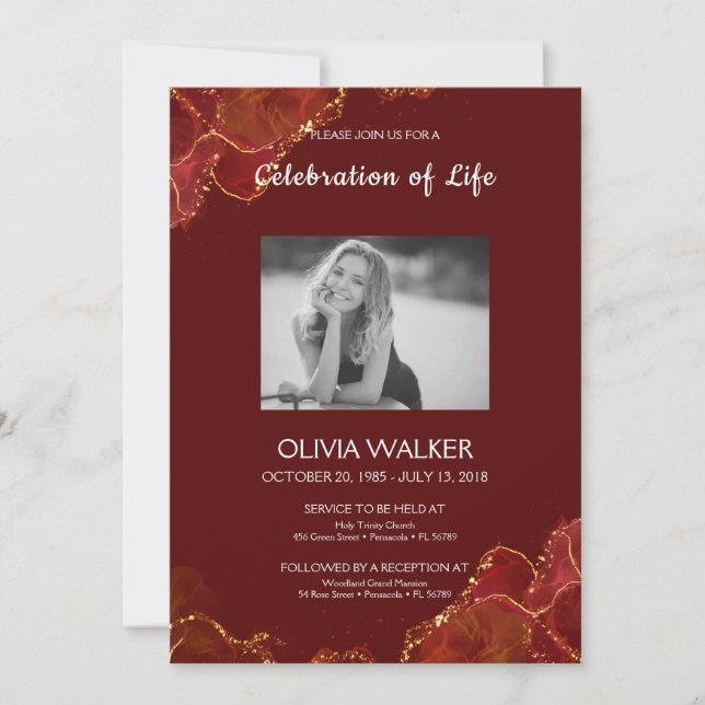 Convite Funeral Dourado e Borgonha Celebrando a Vida (Frente)