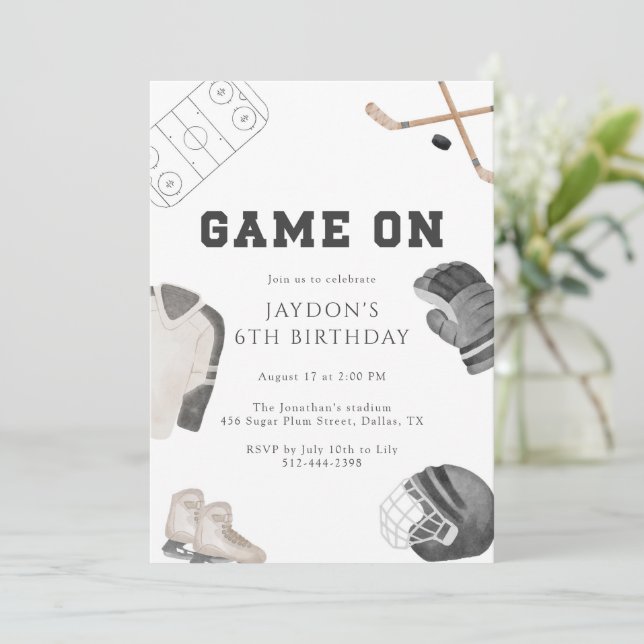 Convite Game On Hockey Birthday Party Neutral Sports Kids  (Em pé/Frente)