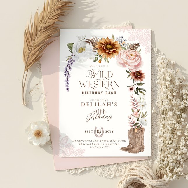 Convite Garota Floral Selvagem de Aniversário Ocidental (Wild Western Birthday Watercolor Floral Cowgirl Invitation)