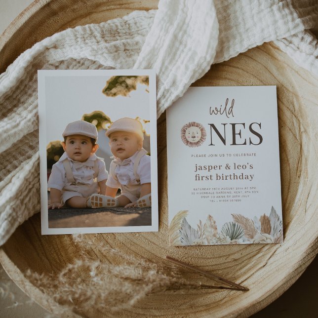 Convite Gemidos Selvagens Folhas Neutrais - Foto Aniversár (Wild Ones Twins Neutral Leaves - Photo Birthday Invitation)