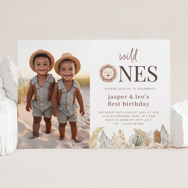 Convite Gemidos Selvagens Folhas Neutrais - Foto Aniversár (Wild Ones Twins Neutral Leaves - Photo Birthday Invitation)