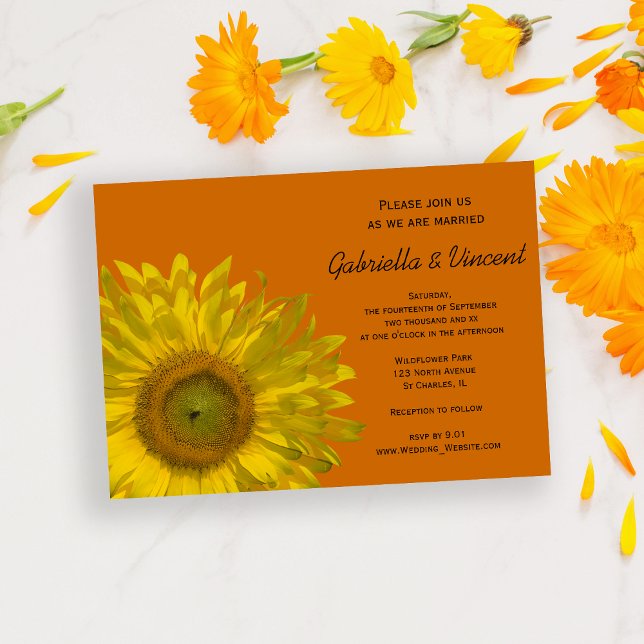Convite Girassol Amarelo no Casamento Laranja (Set the tone for your summer marriage with the cheerful Sunflower on Orange Wedding Invitation.)
