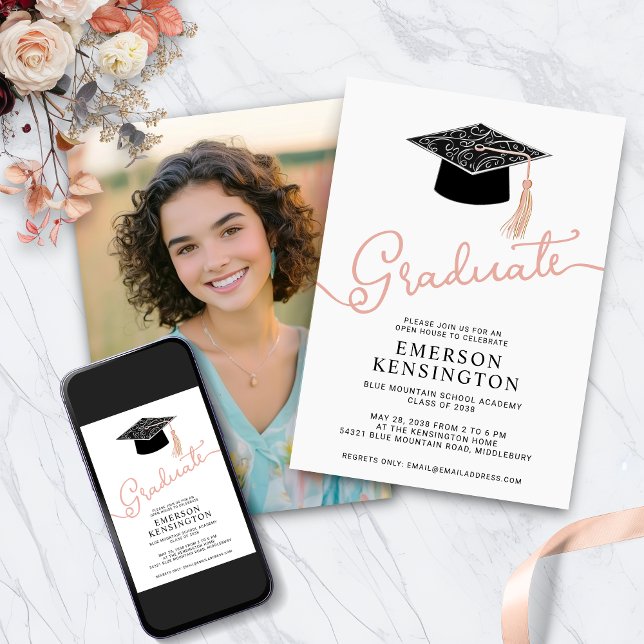 Convite Girly Typografia Foto de Graduação de Mão Desenhad (Girly Typography Hand Drawn Graduation Photo Invitation with Digital Download)