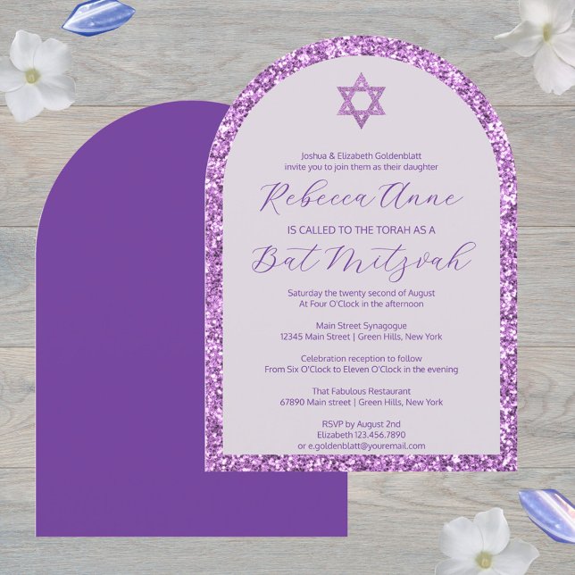 Convite Glam Purple Arch Tradicional Elegante Bat Mitzvah (These decorative arch Bat Mitzvah invitations in purple are easy to personalize)