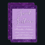 Convite Glimmer Roxo e Sparkle Doce Dezesseis Aniversário<br><div class="desc">Glimmer roxo e Sparkle Doce 16 Convites de aniversário. Este convite é perfeito para a Festa de aniversário violeta Roxo Glitter Sweet 16 que procura celebrar no Espargo Roxo Escuro.</div>