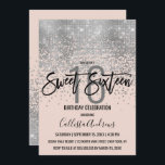 Convite Glitter de Prata Rosa Elegante Confetti Sweet 16<br><div class="desc">Este doce e glamouroso, doce 16, é um design moderno e em voga que apresenta uma falsa sequência cintilante prateada cintilante, abstrato confetti ombre gradiente sobre um fundo cor-de-rosa. É perfeito para a moderna e elegante aniversariante com sua simples tipografia personalizada de impressão bonito e artística preta. Personalize a cor...</div>