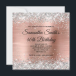 Convite Glitter prateado e aniversário de 40 anos de folha<br><div class="desc">Um convite de aniversário de 40 anos monograma glamouroso para ela. Brilhante prata brilhante contra uma imagem gráfica de foil fina cor-de-rosa brilhante brilhante e rosa dourada com brilho de difusor de metal ombre. O monograma e o texto da caligrafia branca e rico podem ser personalizados. Todo o brilho e...</div>