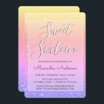 Convite Glitter Rosa Púrpura Brilhante Doce Dezesseis Aniv<br><div class="desc">Dourado,  roxo e cor-de-rosa,  Rainbow Sparkle Glitter Sweet 16 Convites de aniversário. Este convite é perfeito para a Festa de aniversário Sparkle Glitter Sweet 16,  que procura celebrar no estilo.</div>