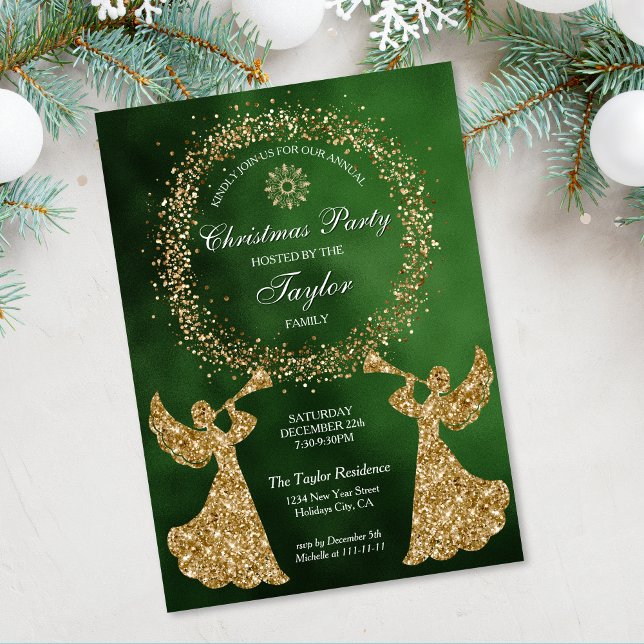 Convite Glitter Trompeando Anjo Festa Corporativa de Natal (christmas party invitation with two gold glitter angels with a trumpet on the green background)