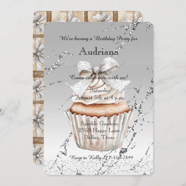 Convite Glitzy Silver White Cupcake Bow Birthday (Frente/Verso)