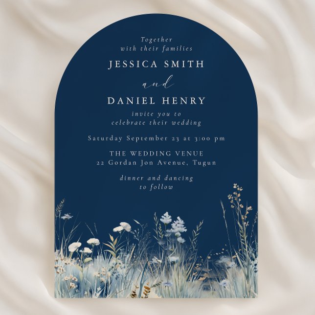 Convite Gorgeous Blue Wildflower Meadow Wedding Arch (Criador carregado)