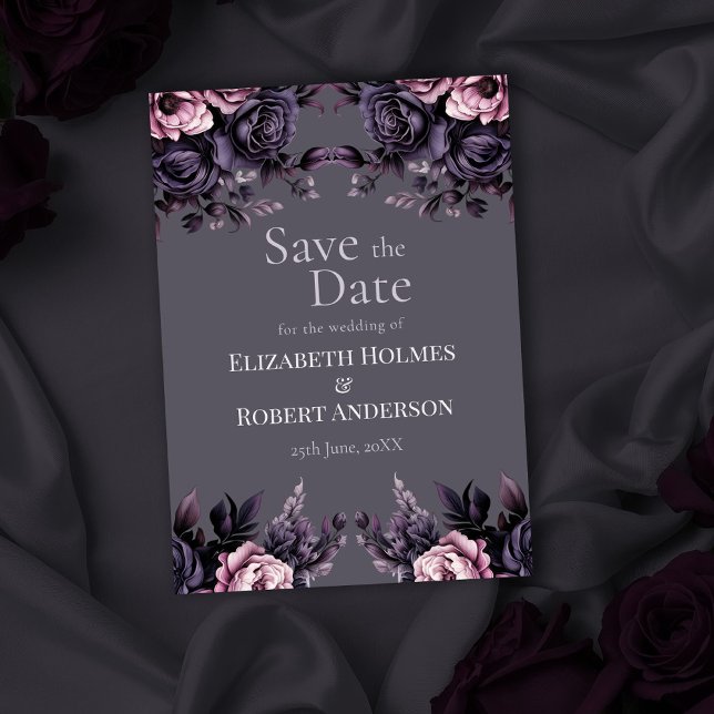 Convite Gótico Save the Date Floral Ameixa (Gothic Plum Floral Save the Date Invitation on a gothic wedding table with dark roses)
