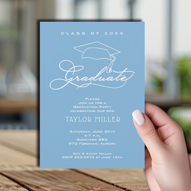 Convite Graduação Azul em Pó do Boné Elegante (Elegant white script and grad hat powder blue graduation party invitations)