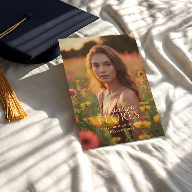 Convite Graduação Clássica de Caligrafia Amarela Suave (Criador carregado)