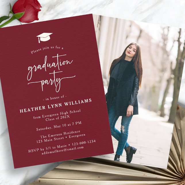 Convite Graduação com Foto Simples Vermelha (Red Simple Photo Graduation Party Invitation by Painted Paperie
)