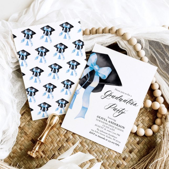 Convite Graduação de Arco Azul Moderno Elegante Tendy Na m (Watercolor Modern Elegant Trendy Stylish Blue Bow Graduation Invitation)