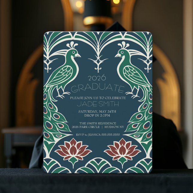 Convite Graduação de Arte Elegante Peacock & Lotus Classy (Art deco graduation invitation with elegant peacock and lotus design, in dark rich blue green & red)