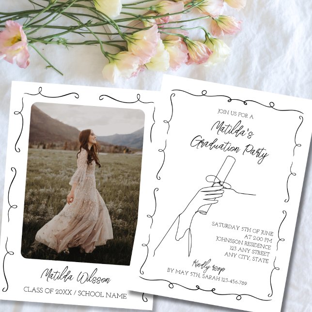 Convite Graduação de Foto Chic Preto e Branco Desenhado à  (Hand Drawn Black & White Chic Photo Graduation Invitation class of 2024)