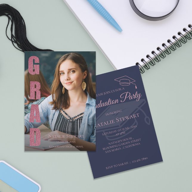 Convite Graduação de Foto com FORMANDO Dourado do Modern F (Modern Faux Rose Gold GRAD Photo Class of 2026 Senior Graduation Party Invitation )