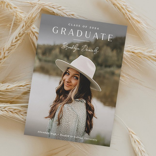 Convite Graduação de Foto com Nome de Script Elegante Simp (Simple Typography Overlay with Script Name 2 Photo Graduation Announcement Invitations.)