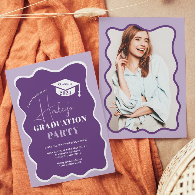 Convite Graduação de foto de quadro ondulado com retro rox (Purple retro wavy frame photo graduation invitation)