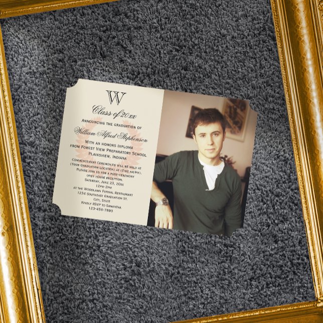 Convite Graduação de Foto Laranja Monograma Inicial do sol (Monogram Initial Photo Graduation Announcements School Colors)