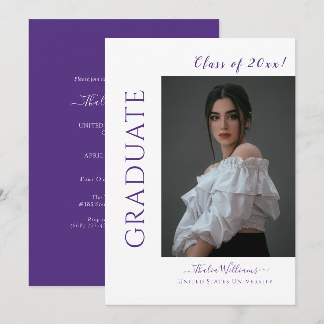 Convite Graduação de Foto Roxa de Script Moderno (Frente/Verso)