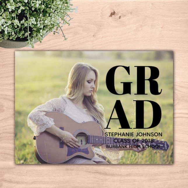 Convite Graduação de Fotografia com Tipografia em Negrito  (Black Bold Typography Photo Graduation Announcement)