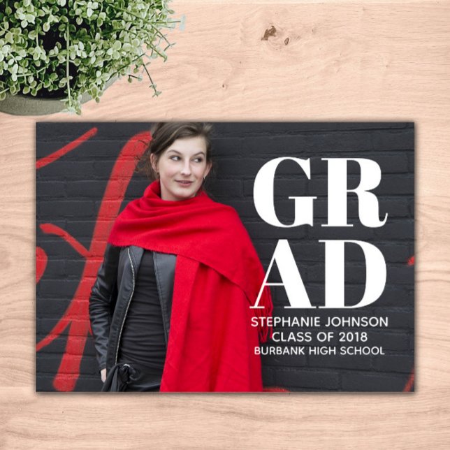 Convite Graduação de Fotografia com Tipografia em Negrito  (White Bold Typography Photo Graduation Announcement)