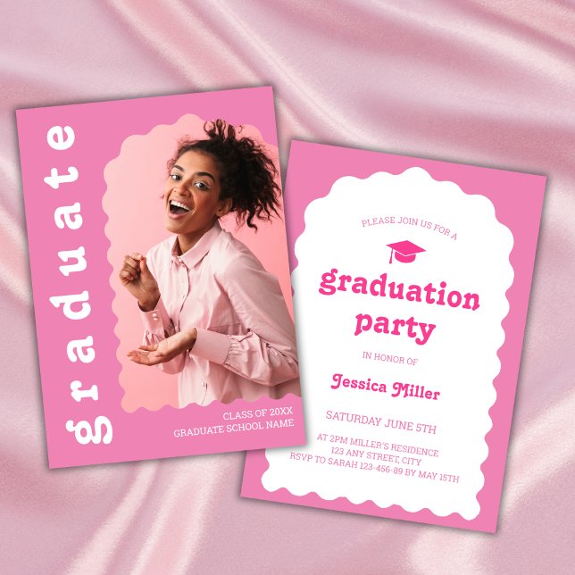 Convite Graduação de Fotografias com Arco ondulado Retro-R (graduation party invitation retro font class of 2024 chic pink wavy arch photo)