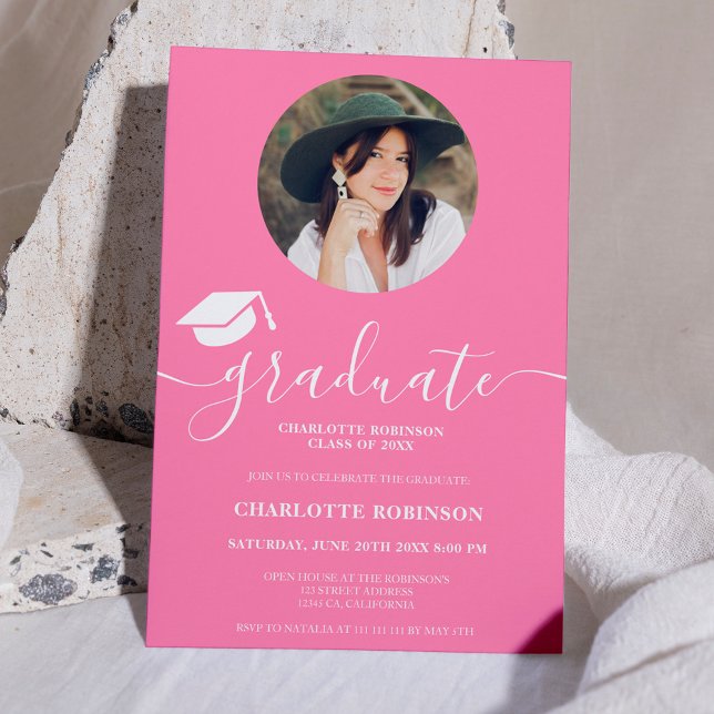 Convite Graduação de fotos com script de formando rosa bra (White pink graduate script photo graduation invitation)