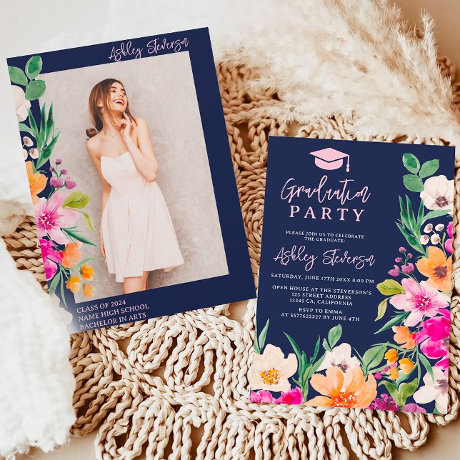 Convite Graduação de fotos em guião de flores silvestres b (Bright wild flowers script photo graduation invitation on navy blue)
