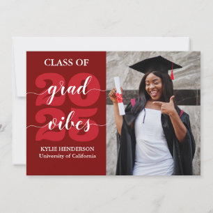 Convite Graduação de Fotos Vermelha Escura Trendy Calliogr