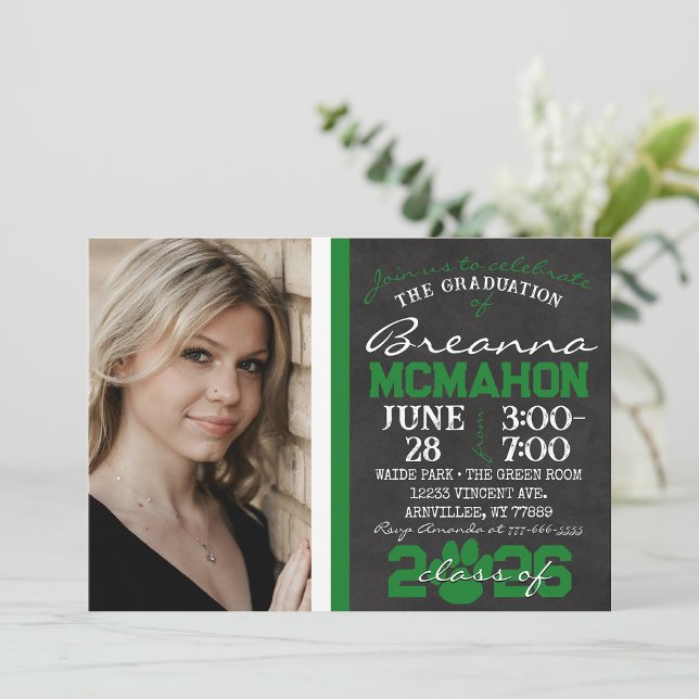 Convite Graduação de Impressão de Paw Verde e Branco 2 Fot ( Repeating Class Year 1 & 2 Photo Graduation Invitations & Announcements)