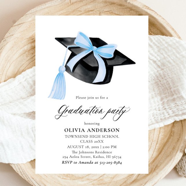 Convite Graduação do Boné de formatura Azul de Tendy Moder (Watercolor Modern Elegant Trendy Stylish Blue Bow Graduation Invitation)