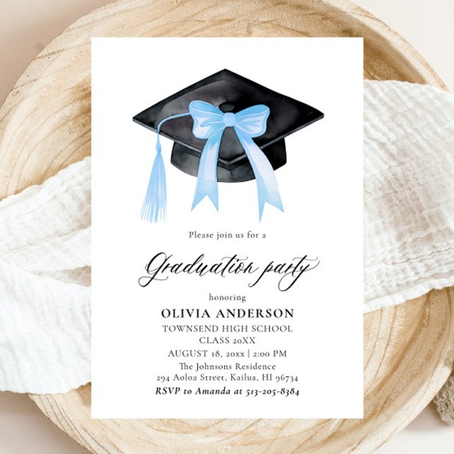 Convite Graduação do Boné de formatura Azul de Tendy Moder (Watercolor Modern Elegant Trendy Stylish Blue Bow Graduation Invitation)