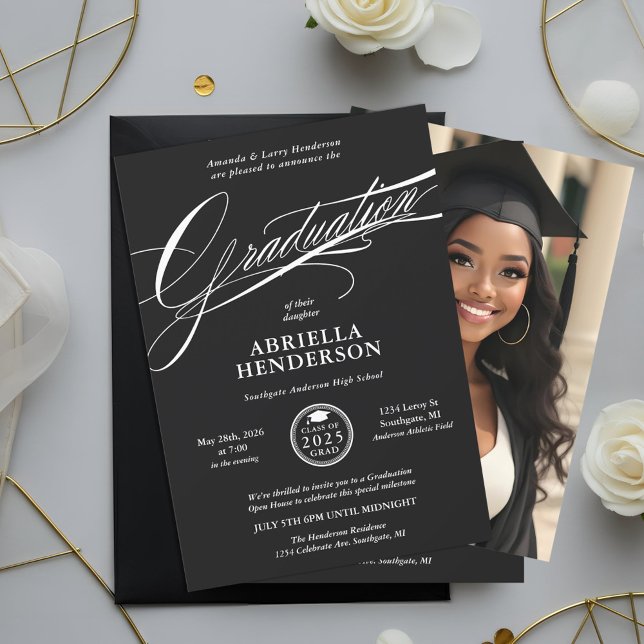 Convite Graduação do Elegante Preto e Script Formal (Black and White Elegant Graduation Announcement and Invitation)