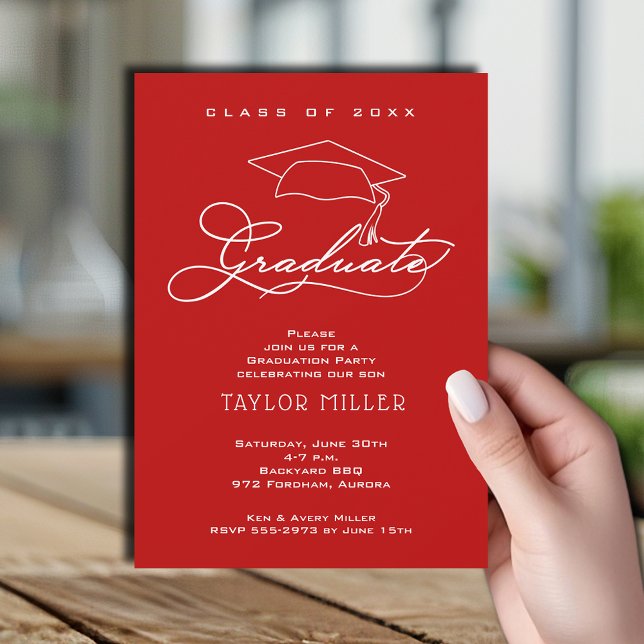 Convite Graduação do escarlate do Boné de Formando elegant (Elegant white script and grad hat scarlet red graduation party invitations)