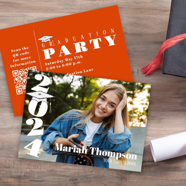 Convite Graduação Laranja Foto Simples Classe 2023 QR (Graduation bold and bright modern style photo invitation. )