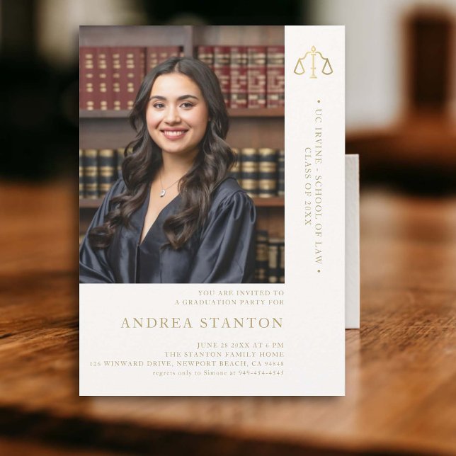 Convite Graduação na Faculdade de Direito Douradas Escalas (law school graduation party invitation photo gold scales of justice elegant modern classic)