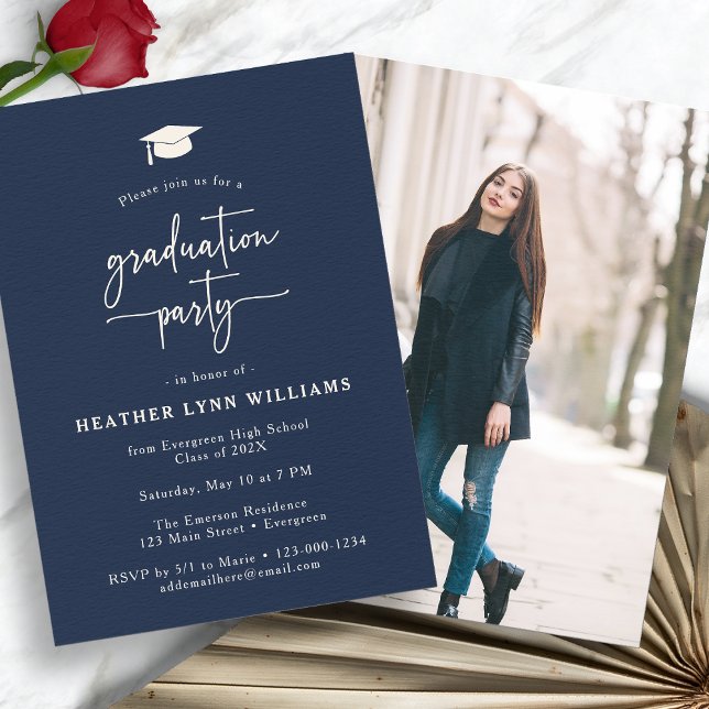 Convite Graduação simples do marinho (Navy Blue Simple Photo Graduation Party Invitation by Painted Paperie
)